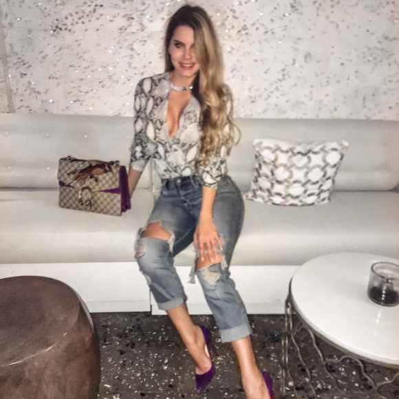 Top. Long sleeves. - Picture 2 of 3